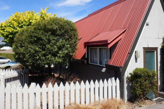 Bedsit Studio - entrance