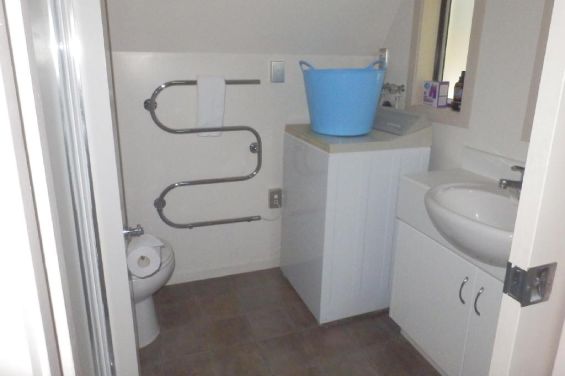 Bedsit Studio - bathroom