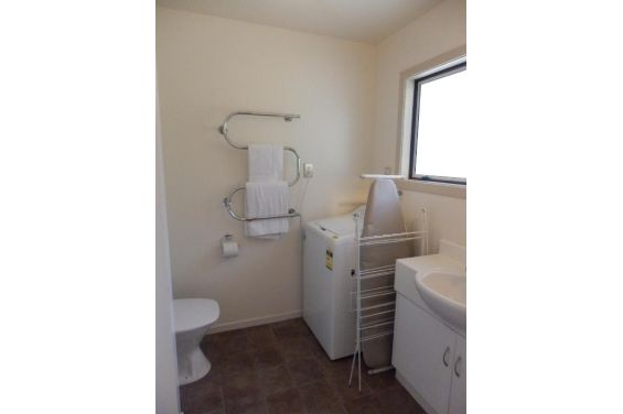 Bedsit Studio - bathroom