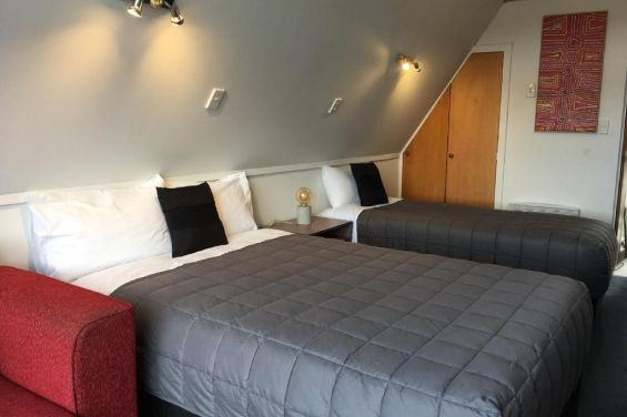 Studio with Mountain View - beds