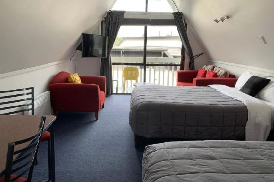 Studio with Mountain View - beds