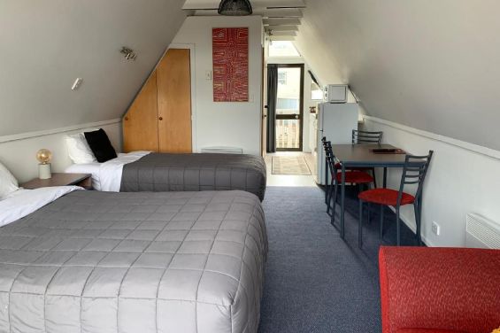 Studio with Mountain View - beds